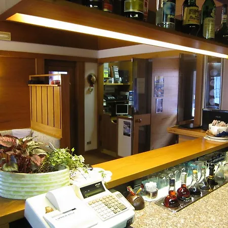 瓦尔格兰达酒店 3*