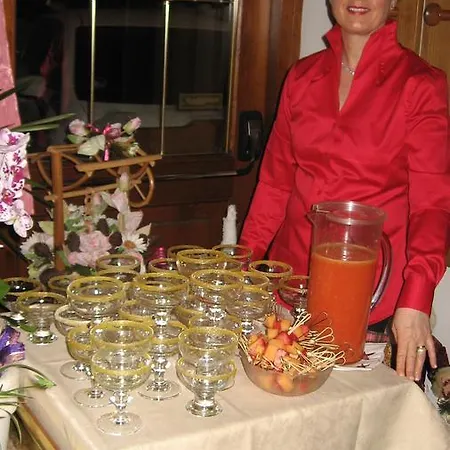 瓦尔格兰达酒店 酒店